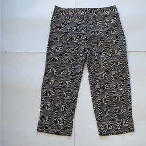 J. McLaughlin Black and White Printed Capris